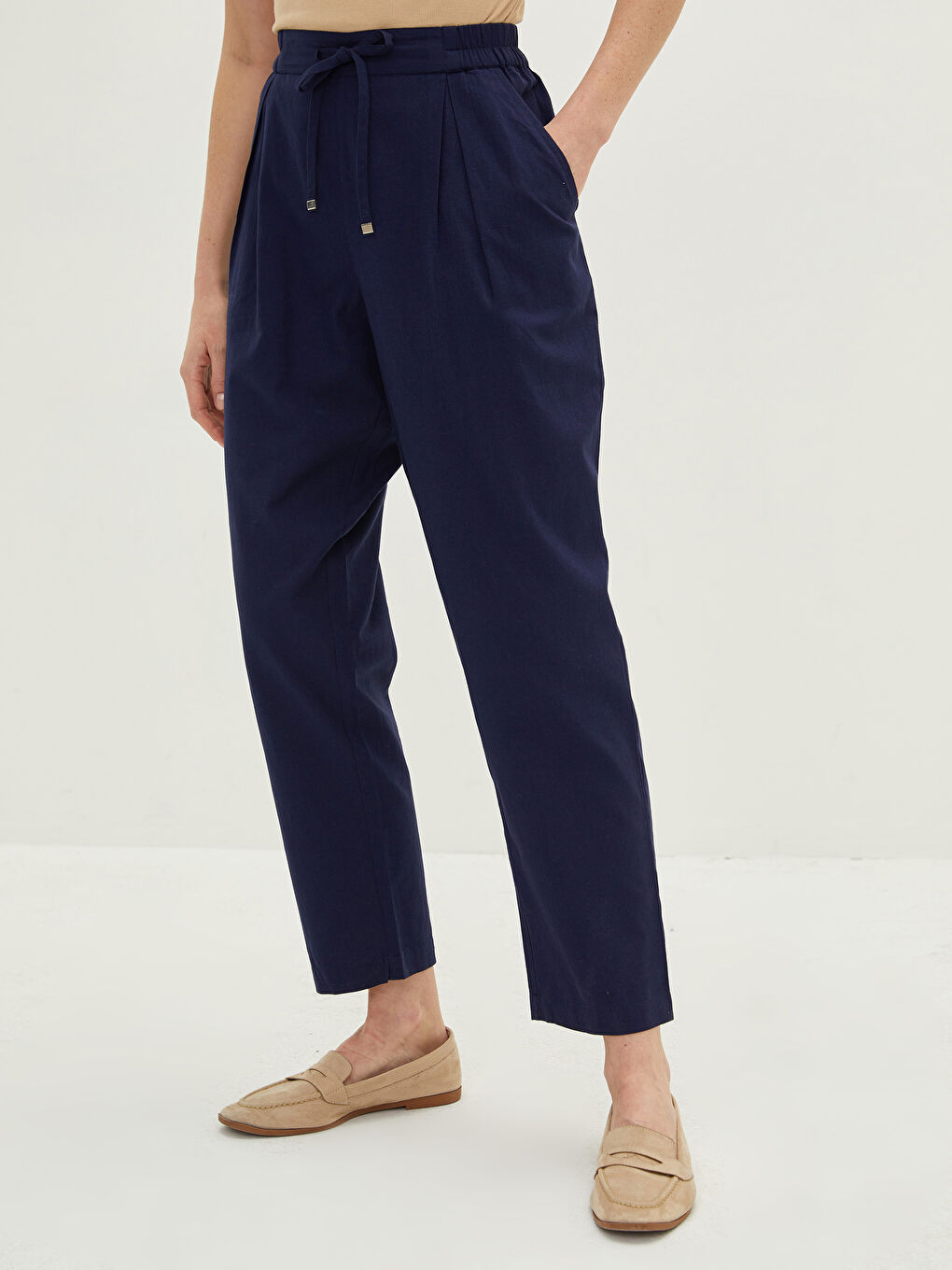 LCWAIKIKI Basic Women's Trousers with Elastic Waist and Tie Detail -W1FI25Z8-HSA