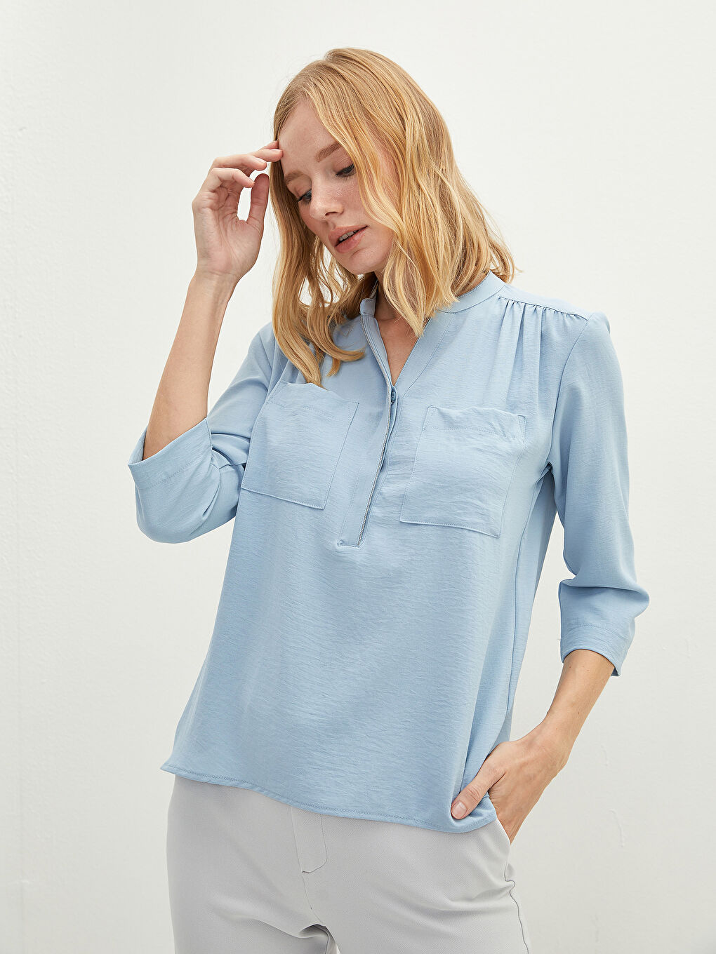 Blouse pour Femmes à Col Mao avec Détail de Poche-1