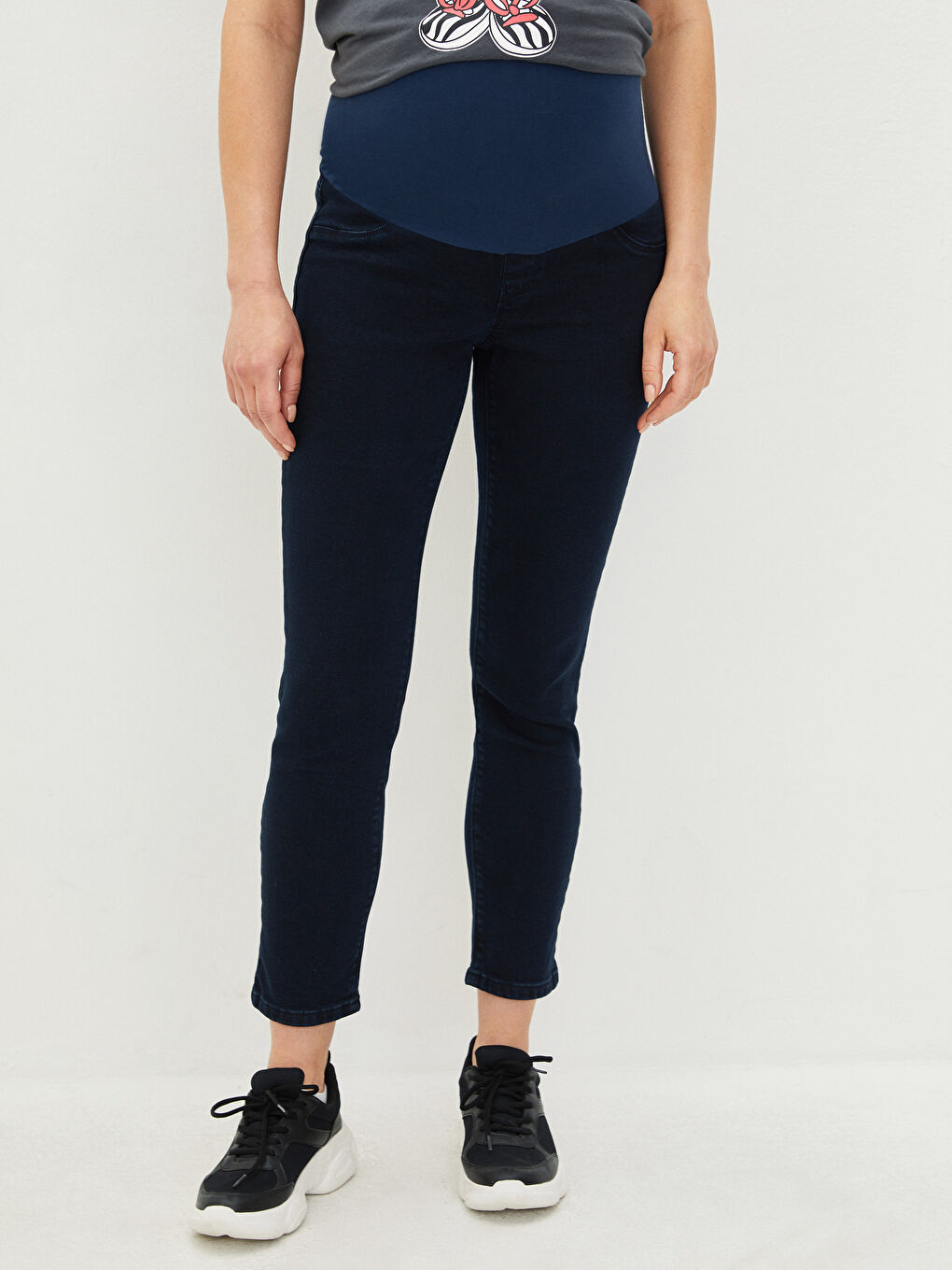 Tummy Paneled Slim Mom Straight Pocket Detailed Maternity Jeans-1