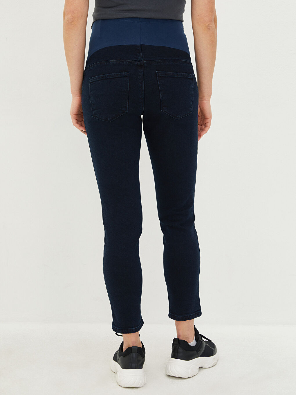 Tummy Paneled Slim Mom Straight Pocket Detailed Maternity Jeans-2