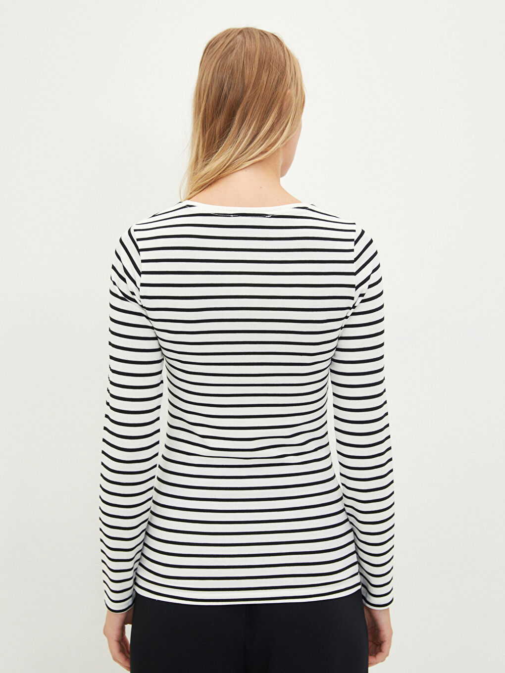 LCWAIKIKI Basic Rundhalsausschnitt Gestreift Langarm T-Shirt für Damen -W1FN36Z8-LRA