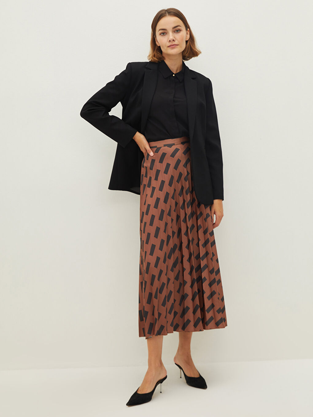 Kahverengi Desenli Saten Kumaş Kadın Pileli Etek