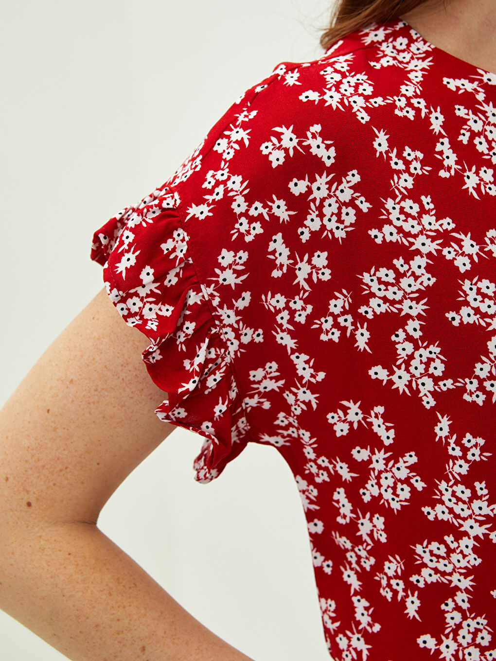 LCWAIKIKI Classic Crew Neck Floral Short Sleeve Viscose Women's Blouse -W1FP17Z8-LTQ