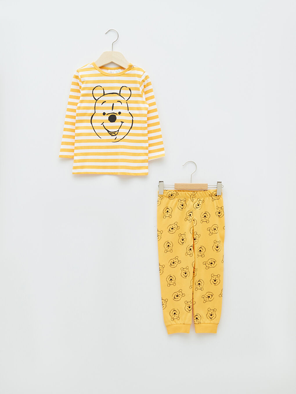 Turuncu Bisiklet Yaka Uzun Kollu Winnie the Pooh Baskılı Pamuklu Erkek Bebek Pijama Takımı