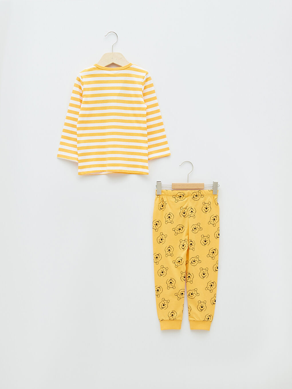 Turuncu Bisiklet Yaka Uzun Kollu Winnie the Pooh Baskılı Pamuklu Erkek Bebek Pijama Takımı-1