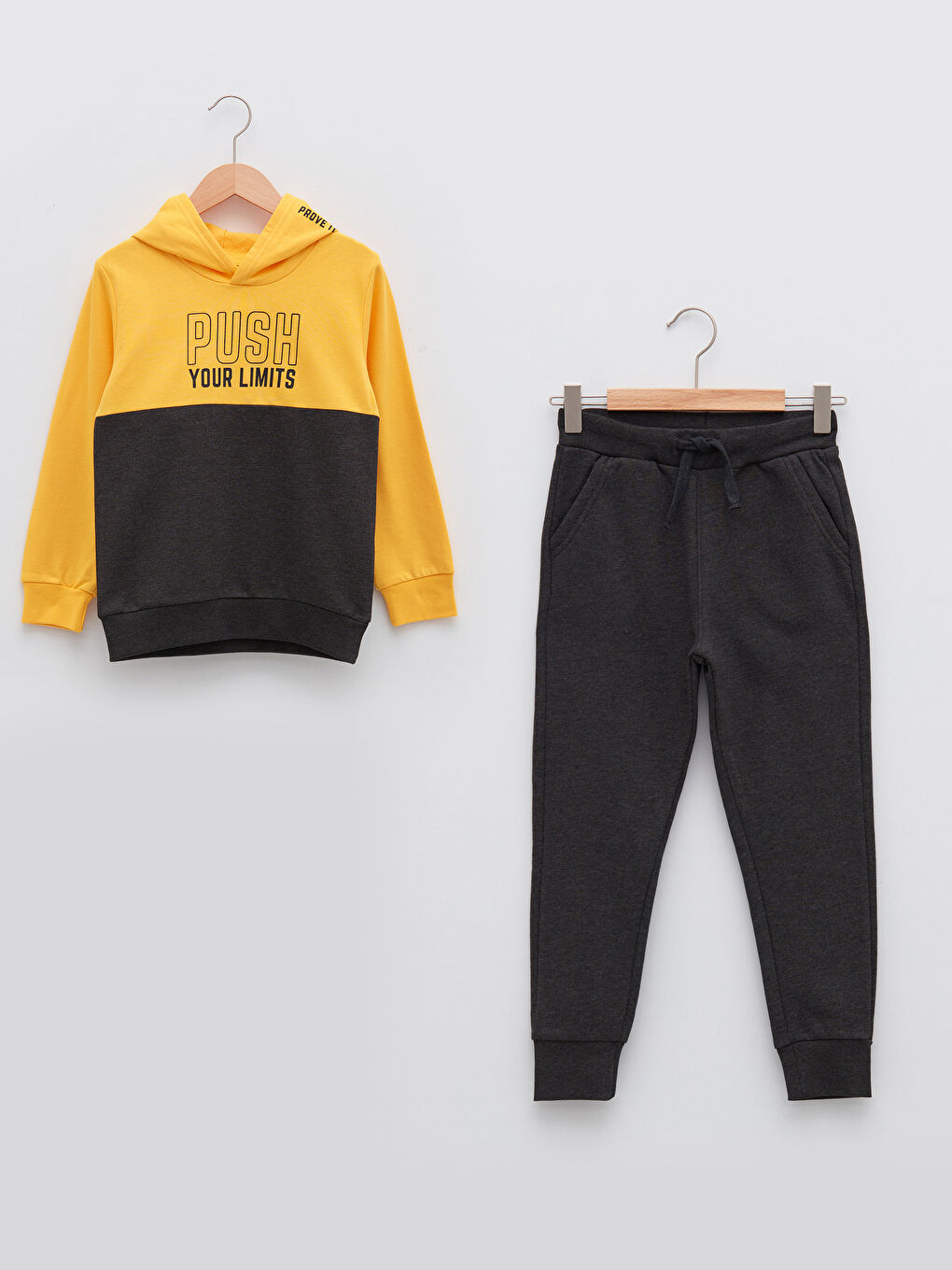 LCW Kids Hooded Printed Long Sleeve Boy Sweatshirt and Sweatpants -W1FR68Z4-FX3