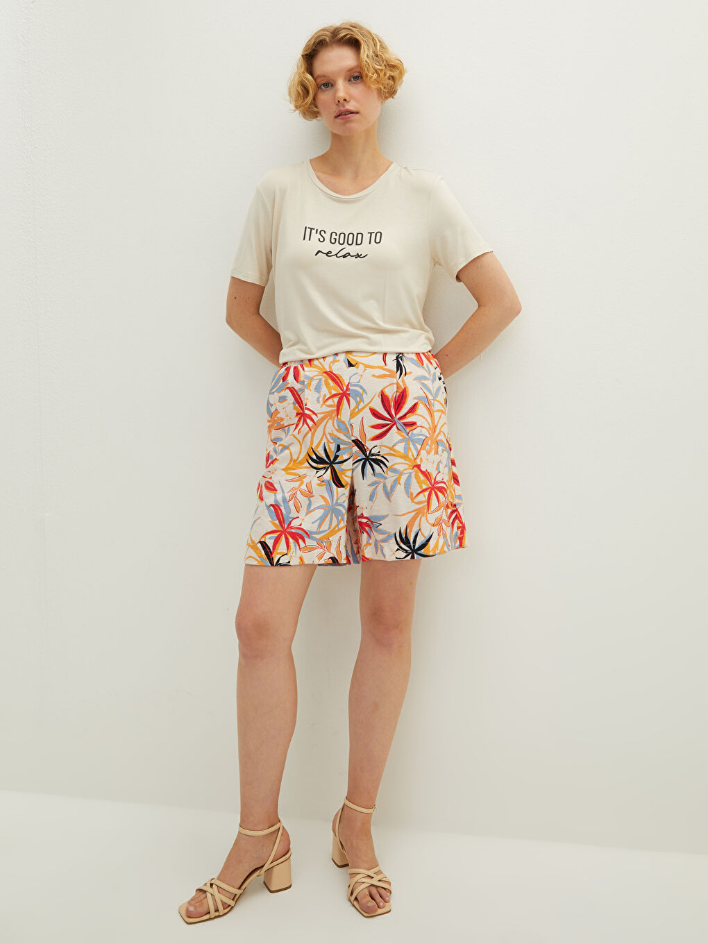 Majica od viskoze sa okruglim izrezom, štampom i kratkim rukavima za žene-3