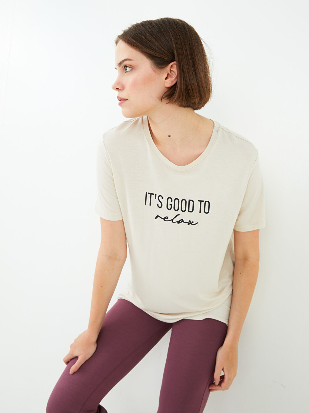 Majica od viskoze sa okruglim izrezom, štampom i kratkim rukavima za žene