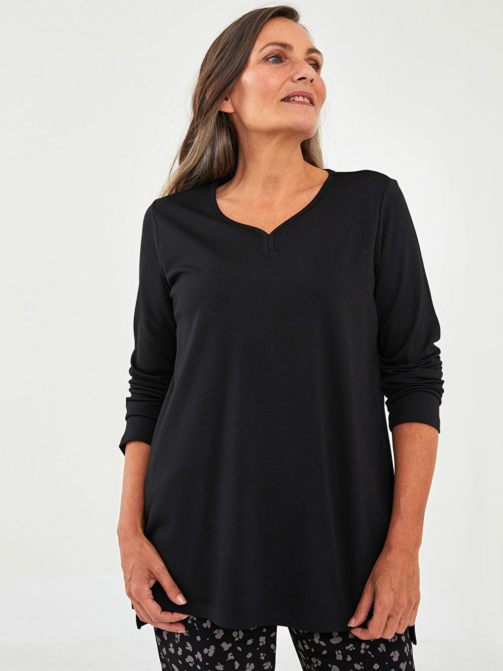 Siyah V Yaka Düz Uzun Kollu Kadın Bluz-1