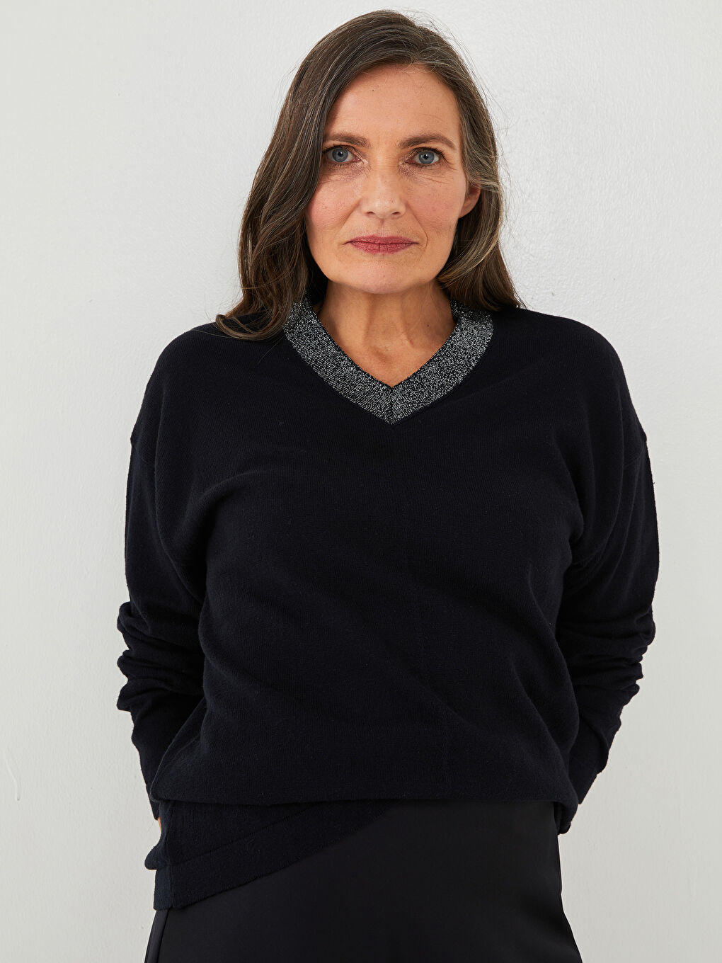 Свитер из трикотажа с длинным рукавом, V-образным вырезом и полосатым узором для женщин-1