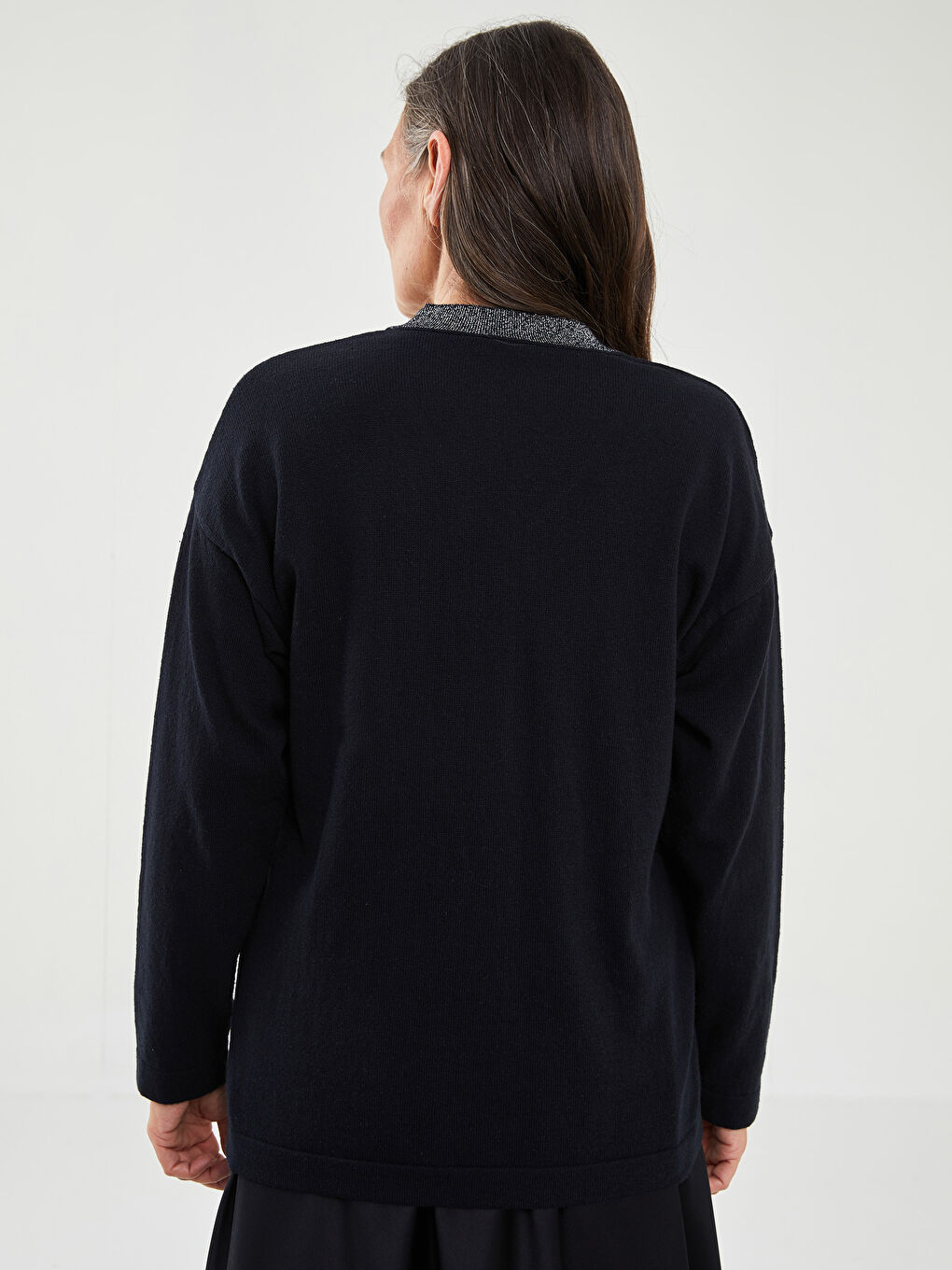 Свитер из трикотажа с длинным рукавом, V-образным вырезом и полосатым узором для женщин-4