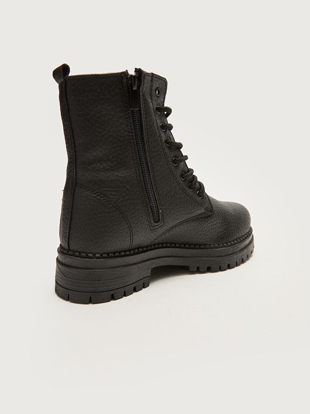 Siyah Deri Görünümlü Bağcıklı ve Fermuarlı Kadın Kar Botu-3