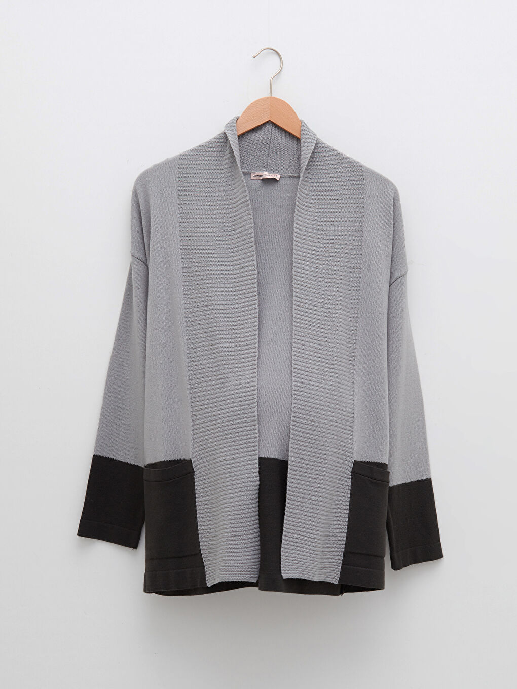 كارديجان تريكو بياقة شال وبلوك الألوان وكم طويل للسيدات-4