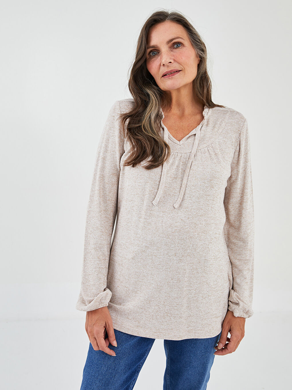 Bej Fırfırlı Bağlamalı Yaka Düz Uzun Kollu Kadın Bluz-1