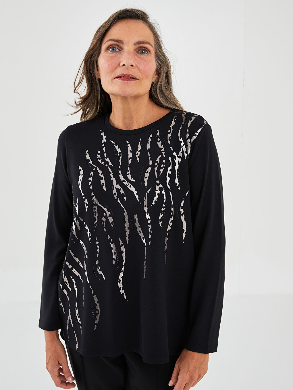 بلوزة كم طويل مطبوعة بياقة دائرية للسيدات-1