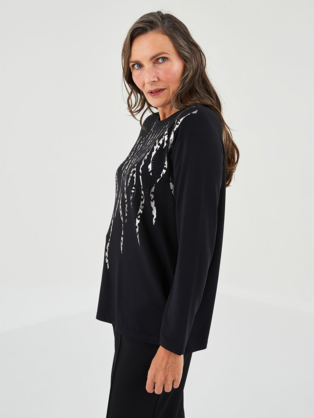 بلوزة كم طويل مطبوعة بياقة دائرية للسيدات-2