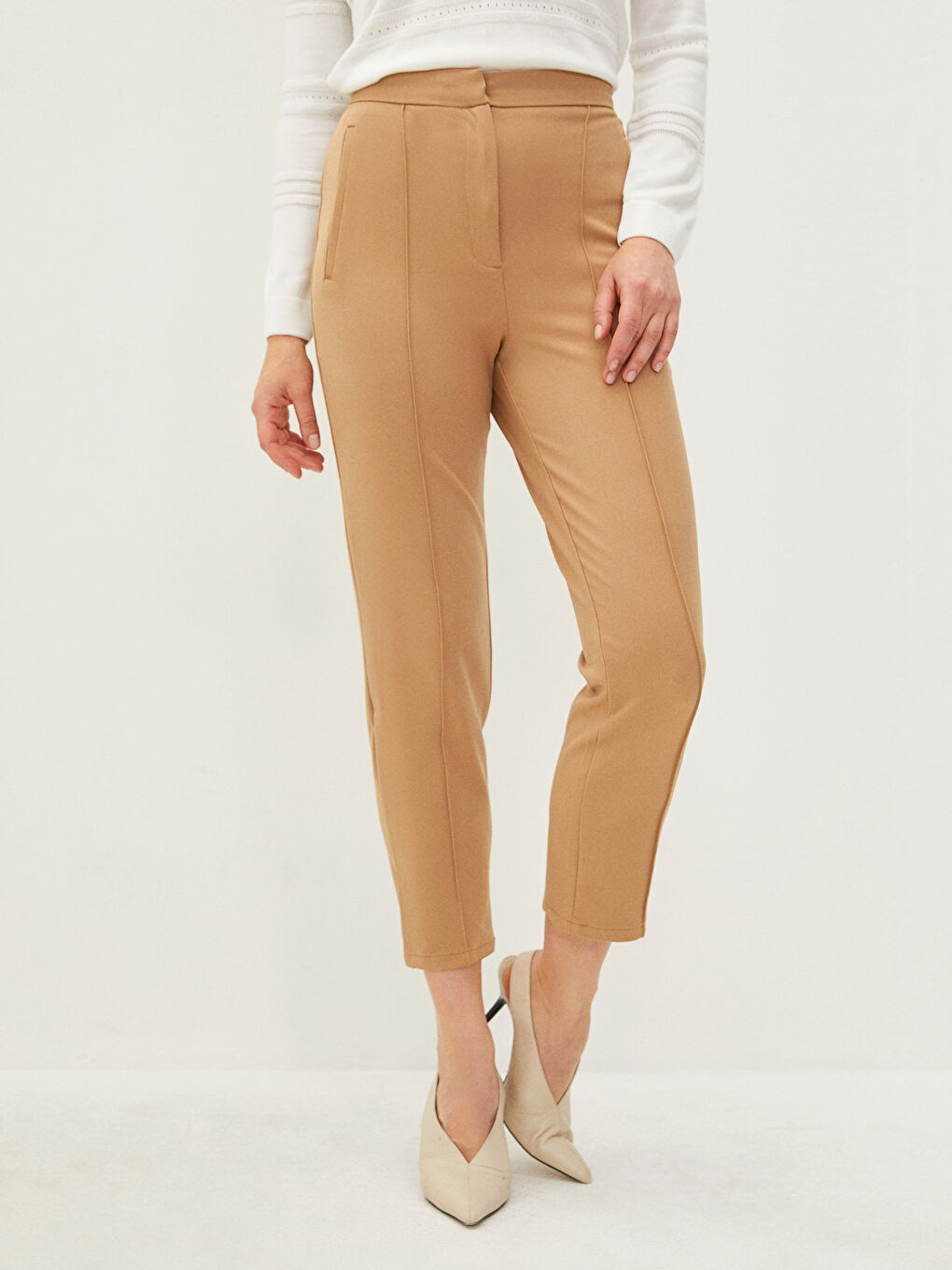 Bej Standart Fit Cep Detaylı Kadın Havuç Pantolon-3