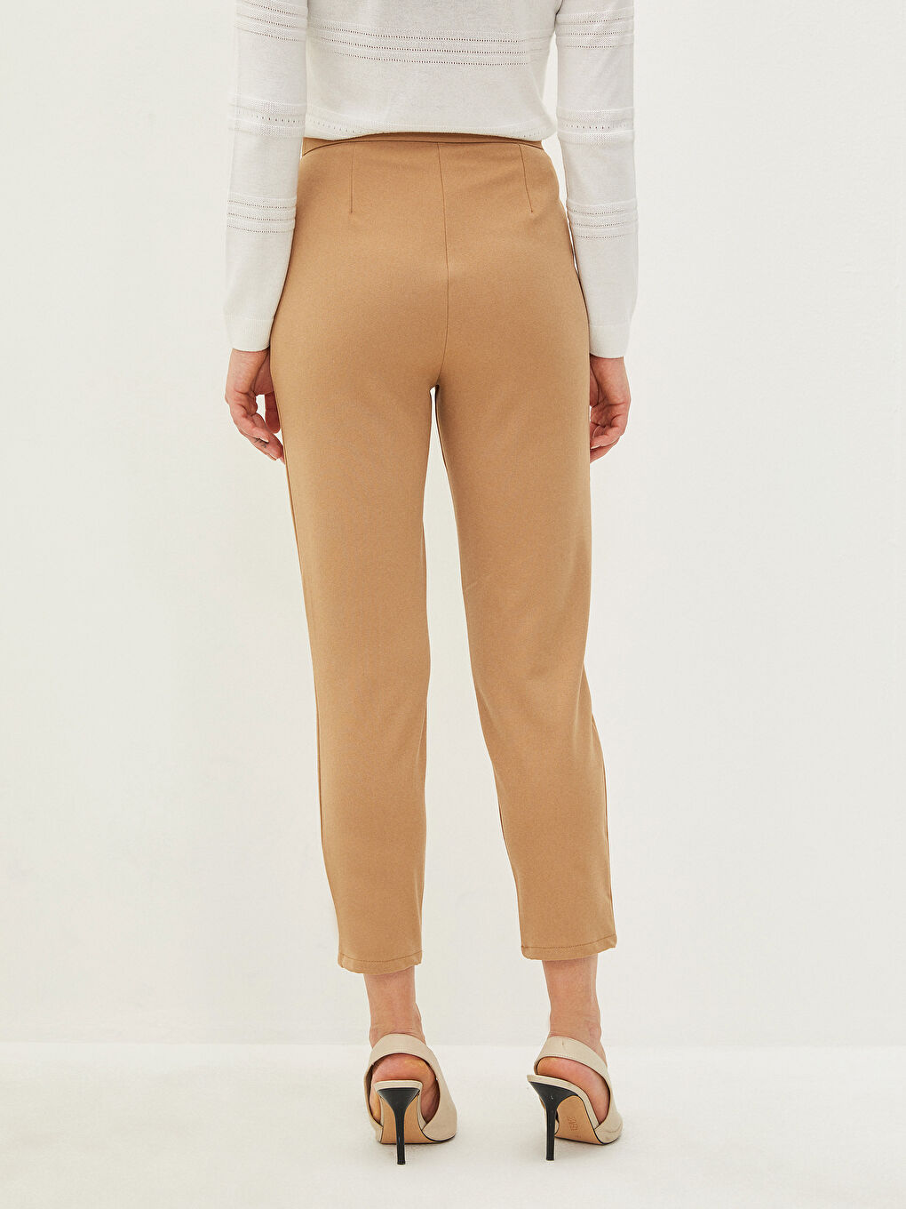Bej Standart Fit Cep Detaylı Kadın Havuç Pantolon-4