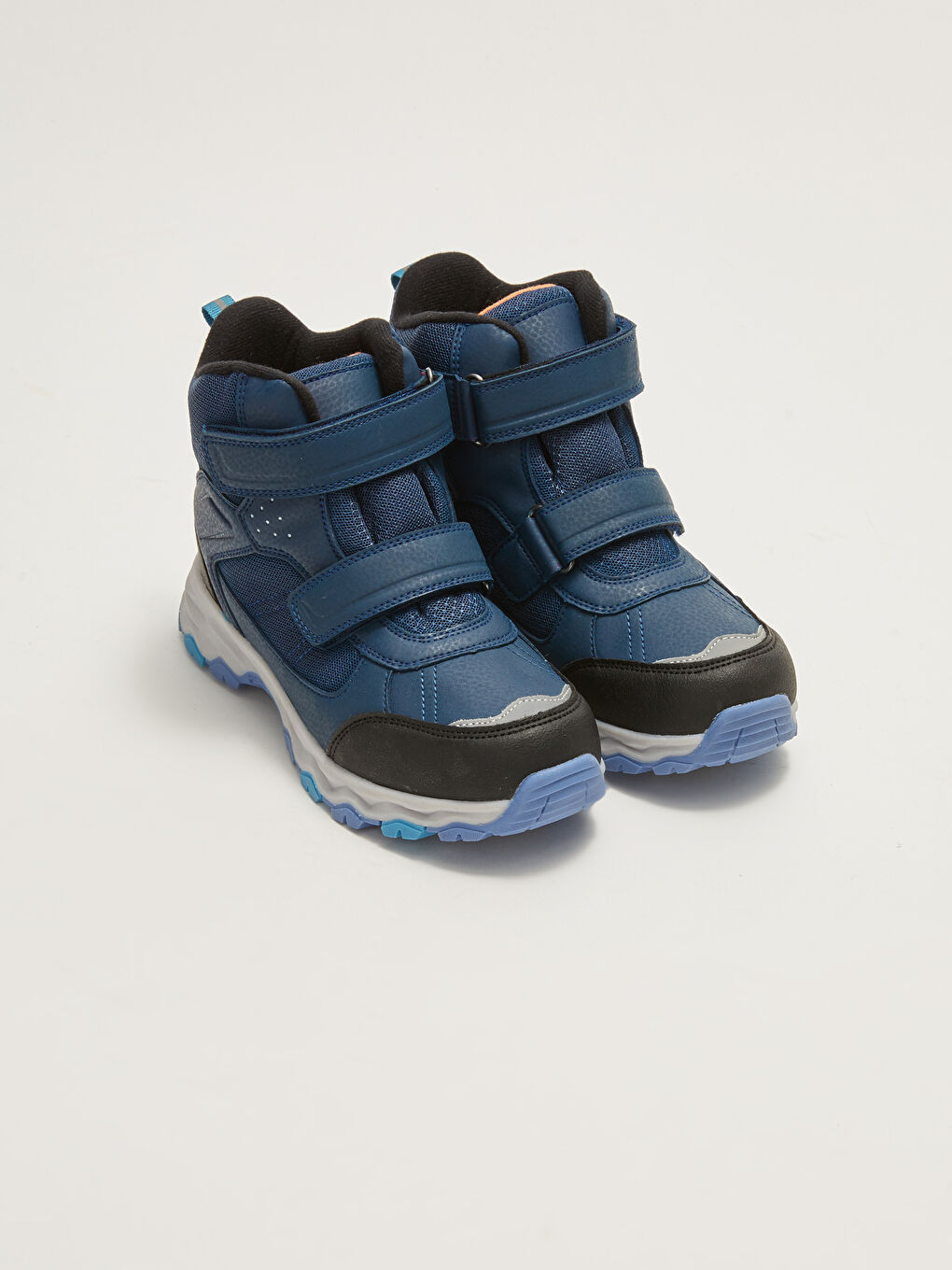 أحذية ثلجية للأولاد بمظهر الجلد مع خطاف وحلقة