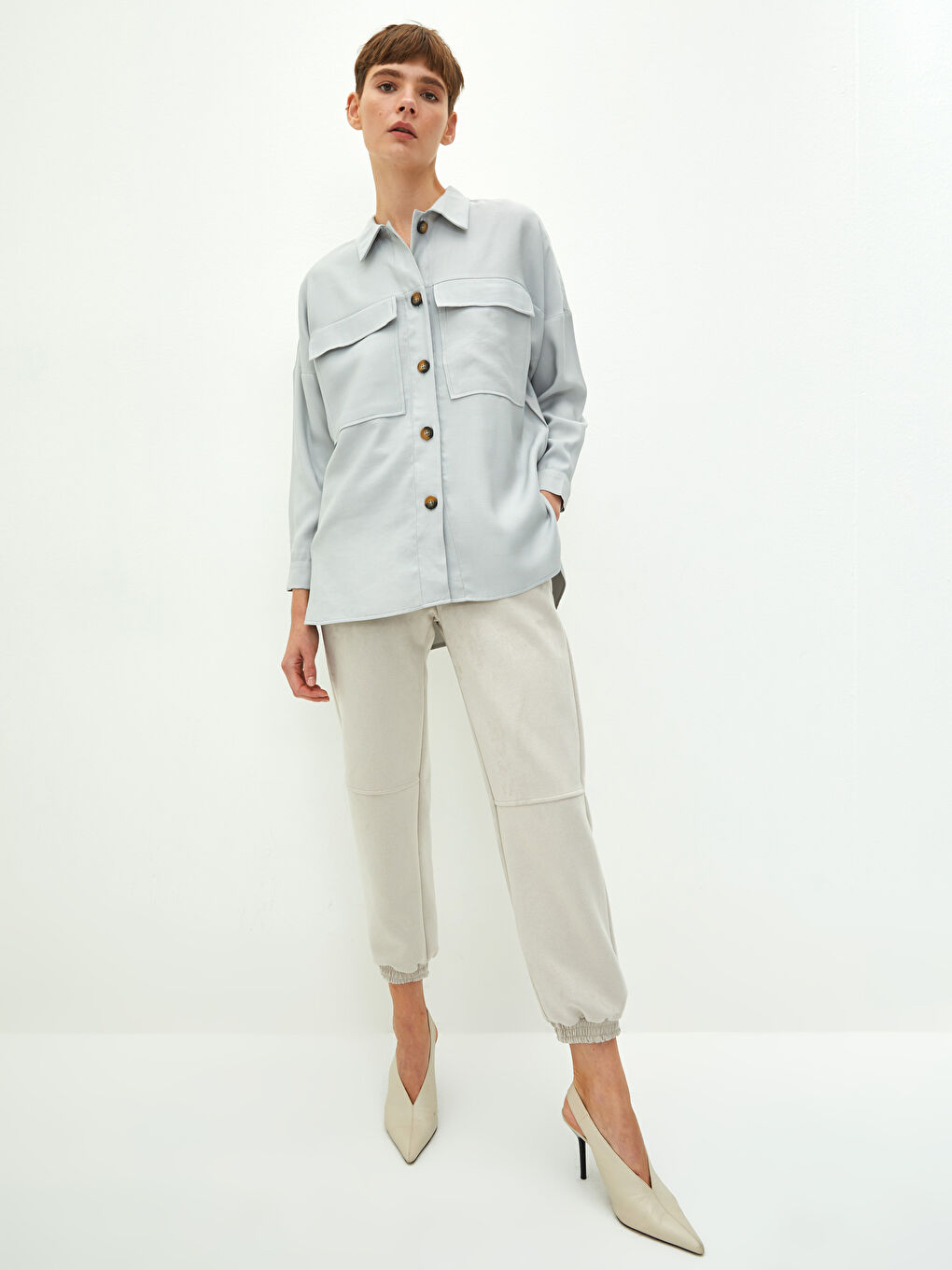 Chemise à Fermeture Boutonnée sur le Devant avec Poches Détailées et Manches Longues pour Femmes-2