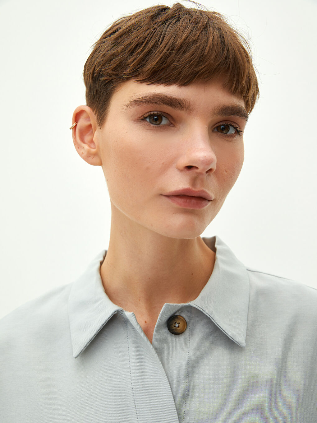 Chemise à Fermeture Boutonnée sur le Devant avec Poches Détailées et Manches Longues pour Femmes-3