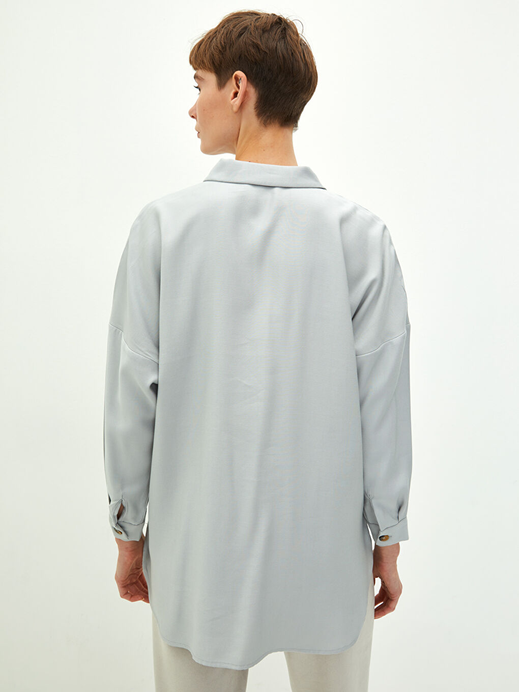 Chemise à Fermeture Boutonnée sur le Devant avec Poches Détailées et Manches Longues pour Femmes-4