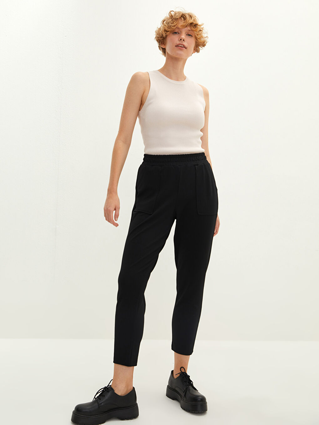 Siyah Beli Lastikli Düz Cep Detaylı Kadın Pantolon-1