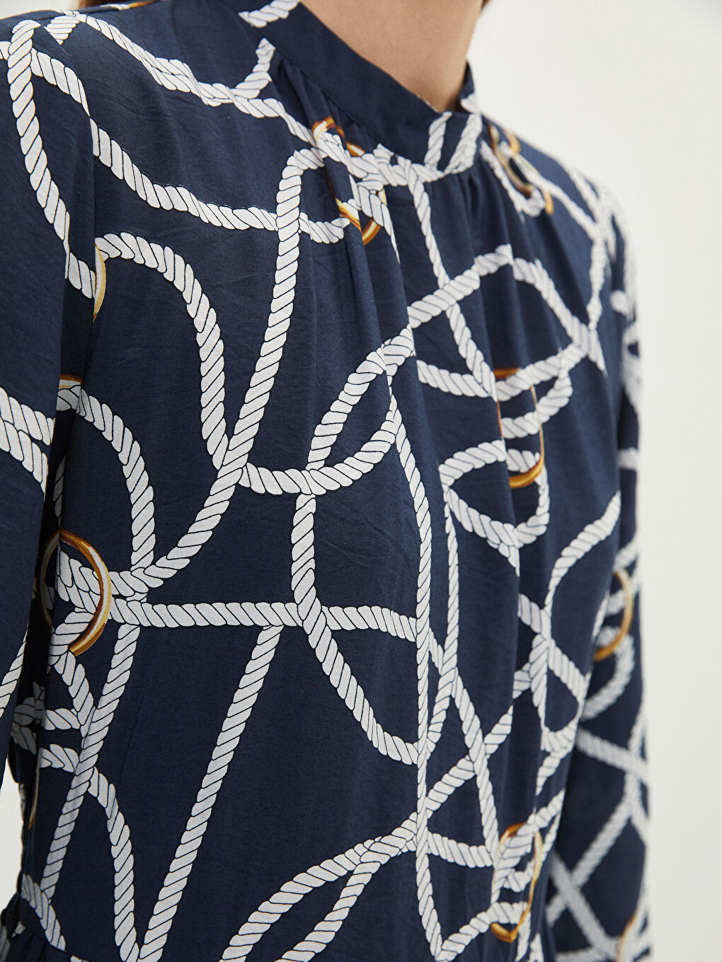 Robe pour Femmes à Motifs à Manches Longues avec Col Cheminée-3