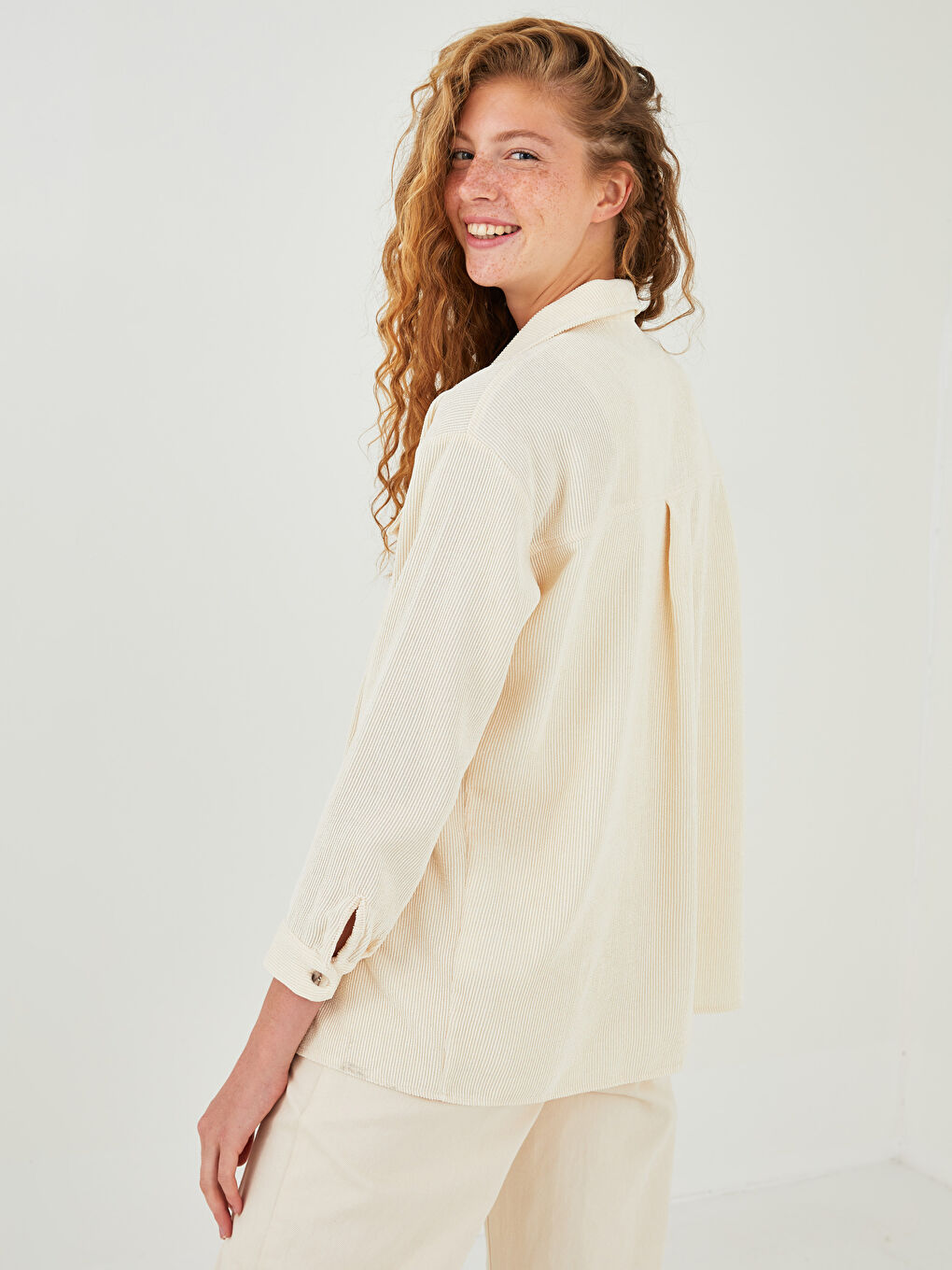 Ekru Önden Düğmeli Cep Detaylı Uzun Kollu Kadın Gömlek Ceket-4