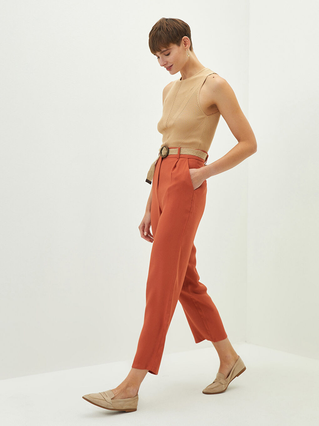 Kahverengi Yüksek Bel Bol Fit Kemer Detaylı Gabardin Kadın Pantolon