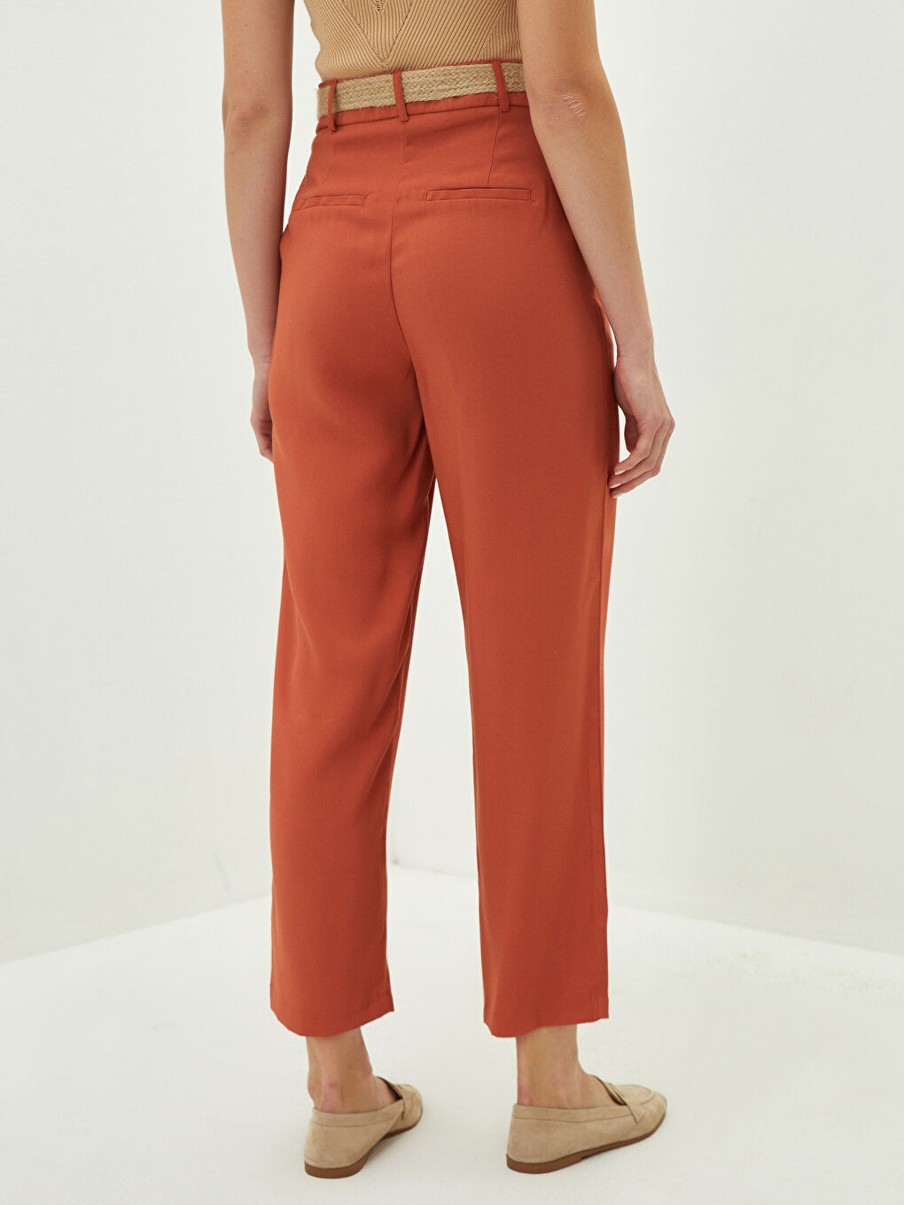 Kahverengi Yüksek Bel Bol Fit Kemer Detaylı Gabardin Kadın Pantolon-3