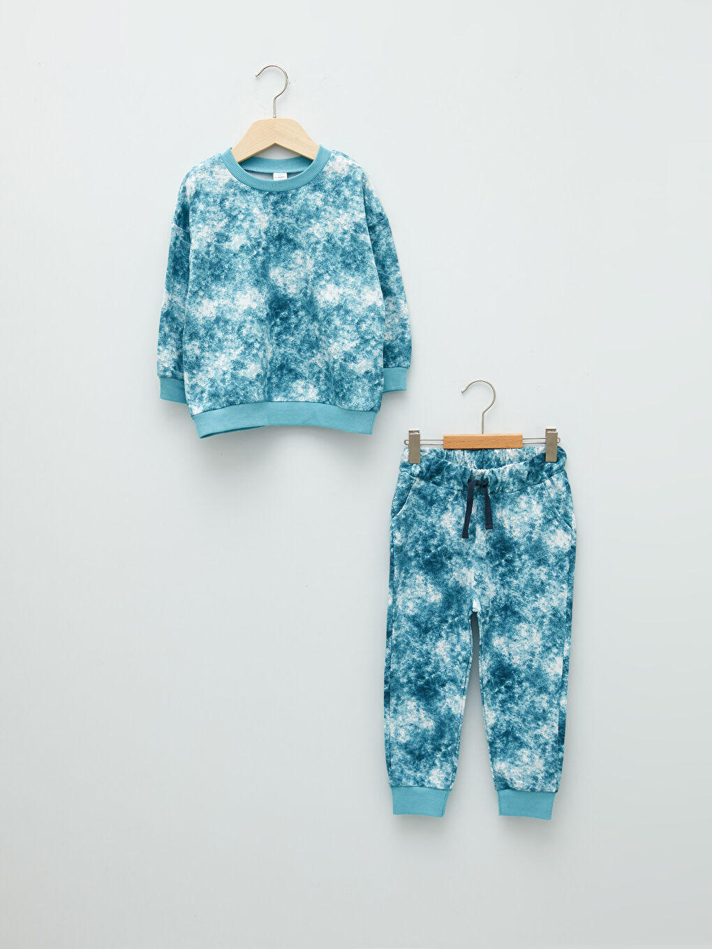 LCW baby Crew Neck Long Sleeve Tie Dye Patterned Baby Boy Sweatshirt and Jogger Pants 2-Pack Set -W1FY19Z1-LSJ