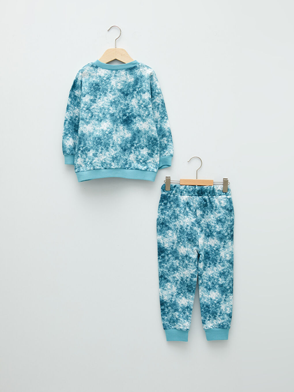 LCW baby Crew Neck Long Sleeve Tie Dye Patterned Baby Boy Sweatshirt and Jogger Pants 2-Pack Set -W1FY19Z1-LSJ