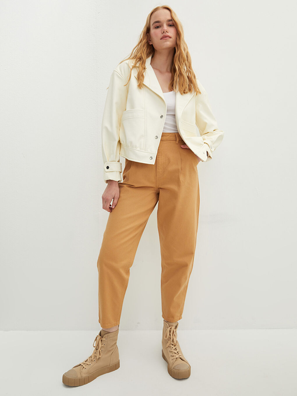 Relaxed Fit Pocket Detailed Gabardine Women's Trousers-1