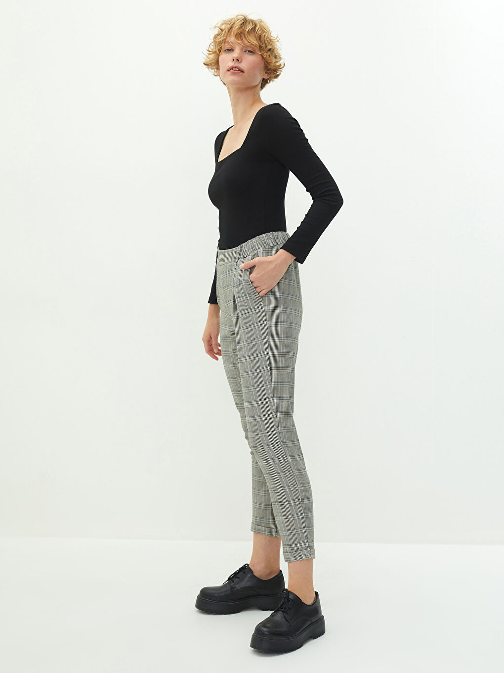 LCW Vision Elastic Waist Plaid Pocket Detailed Gabardine Fabric Women's Trousers -W1FY70Z8-LKN