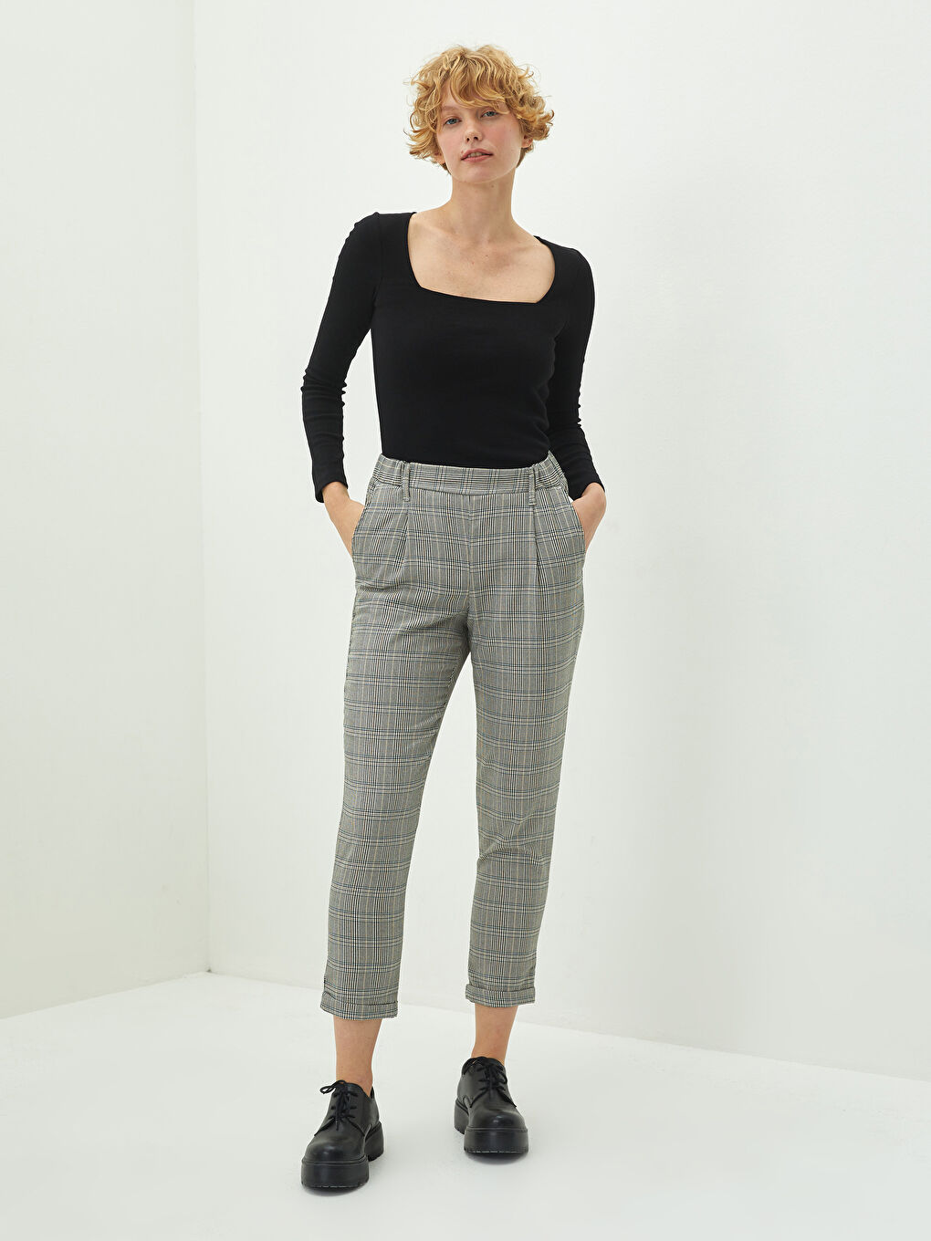 LCW Vision Elastic Waist Plaid Pocket Detailed Gabardine Fabric Women's Trousers -W1FY70Z8-LKN