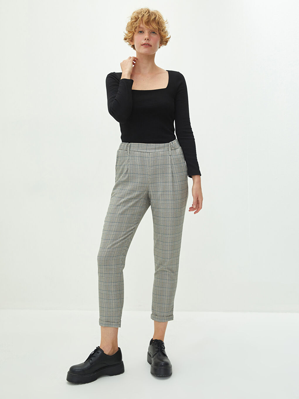 LCW Vision Elastic Waist Plaid Pocket Detailed Gabardine Fabric Women's Trousers -W1FY70Z8-LKN