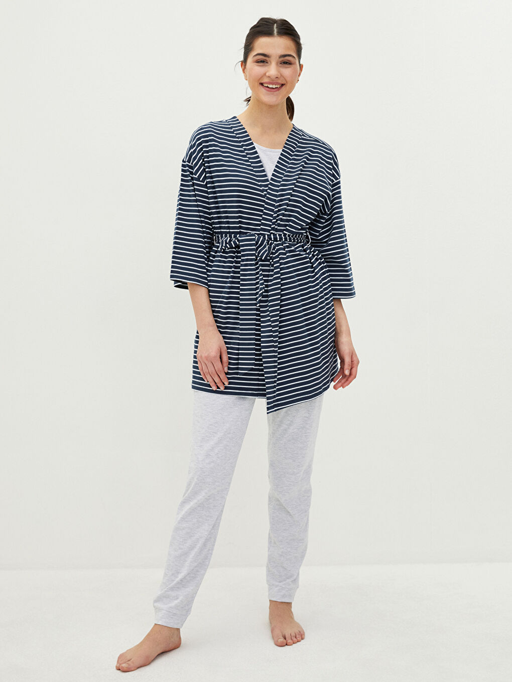 Siyah Kruvaze Yaka Çizgili Uzun Kollu Kadın Sabahlık