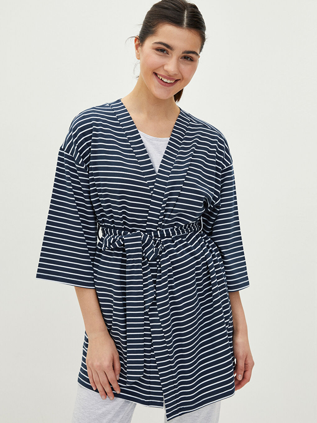 Siyah Kruvaze Yaka Çizgili Uzun Kollu Kadın Sabahlık-1