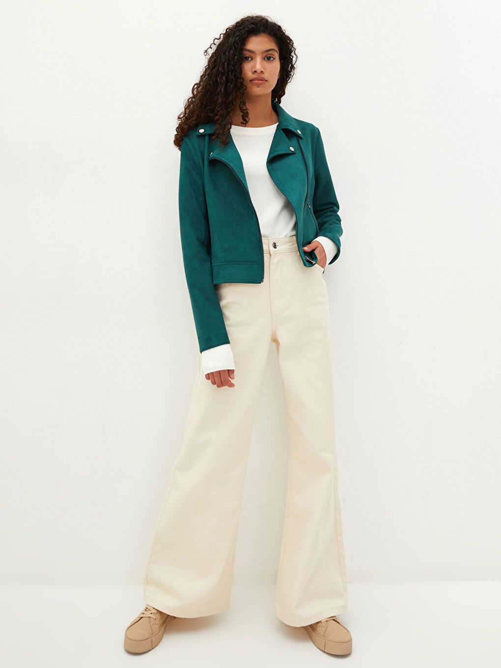 Yeşil Biker Yaka Düz Önden Fermuarlı Cep Detaylı Uzun Kollu Süet İnce Kadın Mont-2