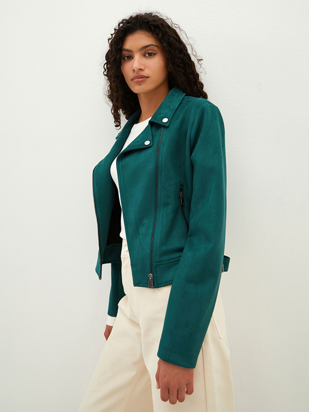 Yeşil Biker Yaka Düz Önden Fermuarlı Cep Detaylı Uzun Kollu Süet İnce Kadın Mont-3