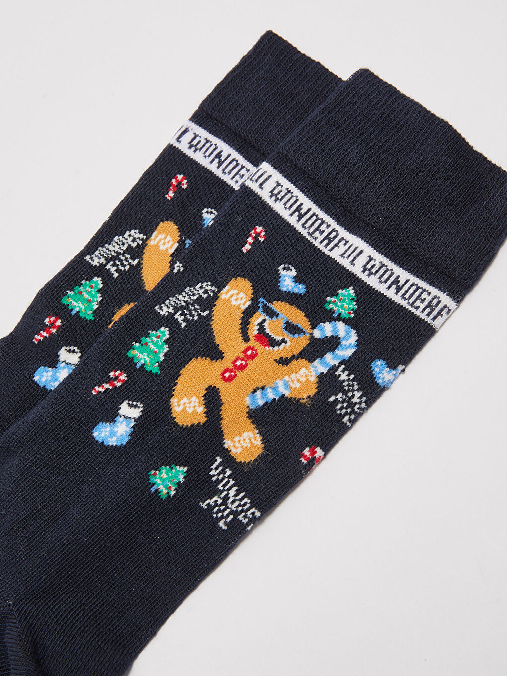 LC WAIKIKI Christmas-Themed Men's Boxer and Socks -W1G056Z8-LSJ