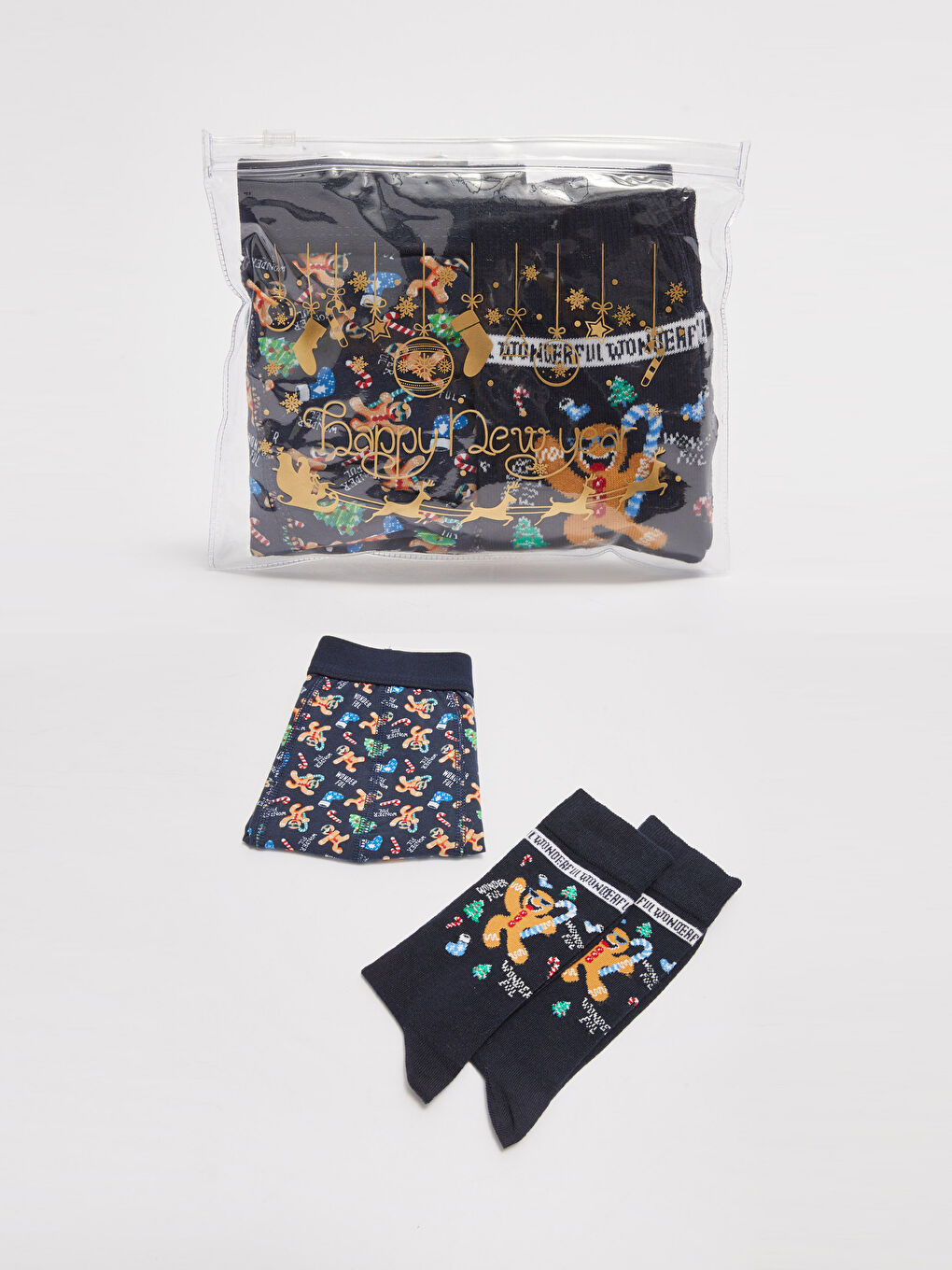 LC WAIKIKI Christmas-Themed Men's Boxer and Socks -W1G056Z8-LSJ