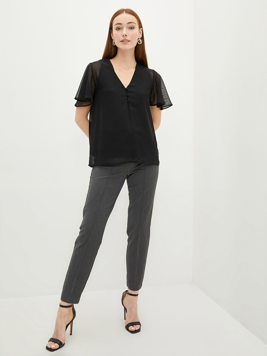 Siyah V Yaka Düz Kısa Kollu Şifon Kadın Bluz-1