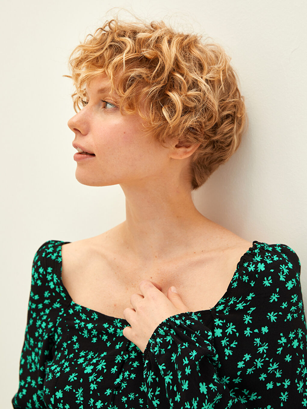 Yeşil Kare Yaka Çiçekli Uzun Kollu Maroken Kadın Bluz-3