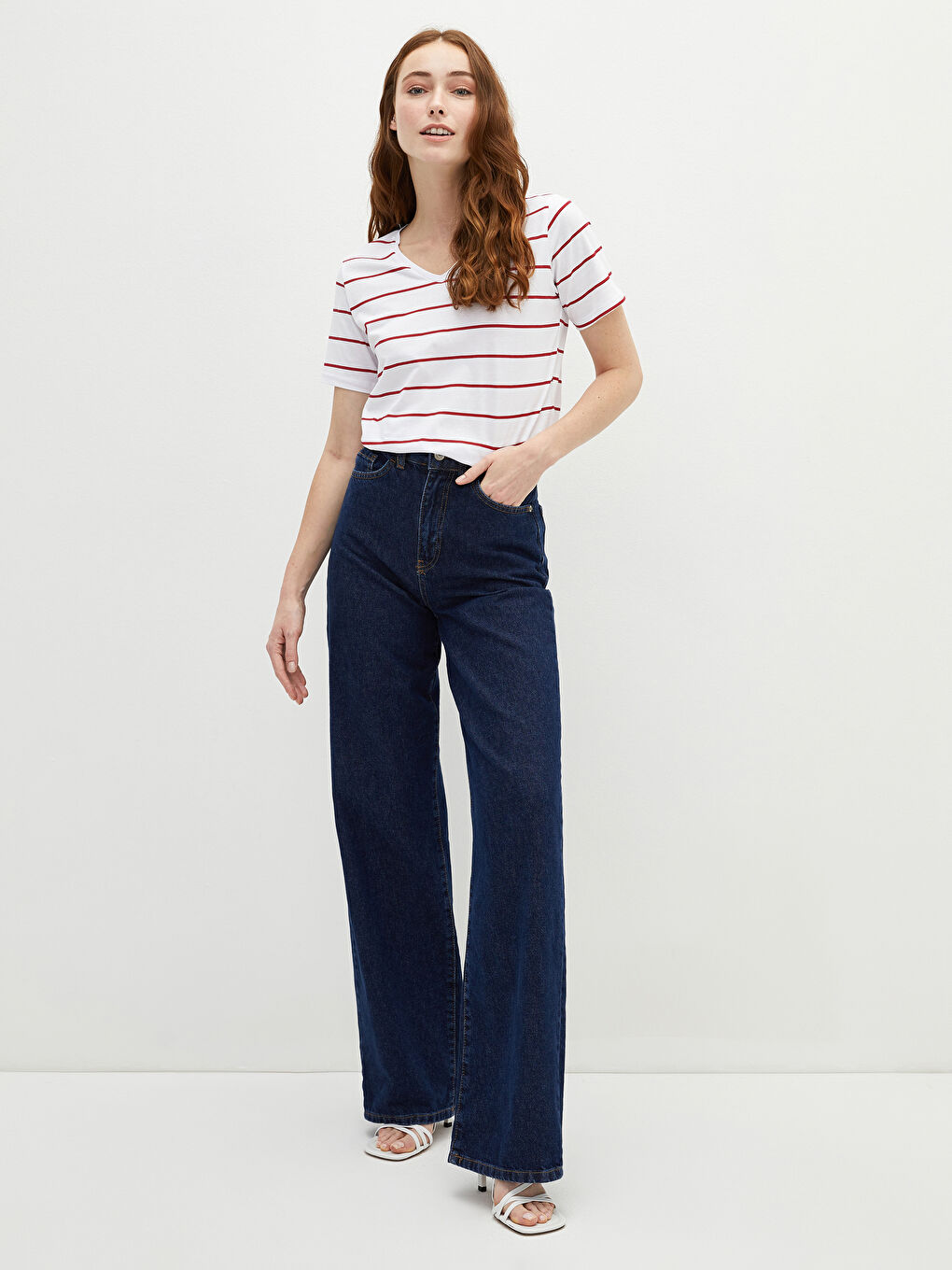 Kırmızı V Yaka Çizgili Kısa Kollu Pamuklu Kadın Tişört-2