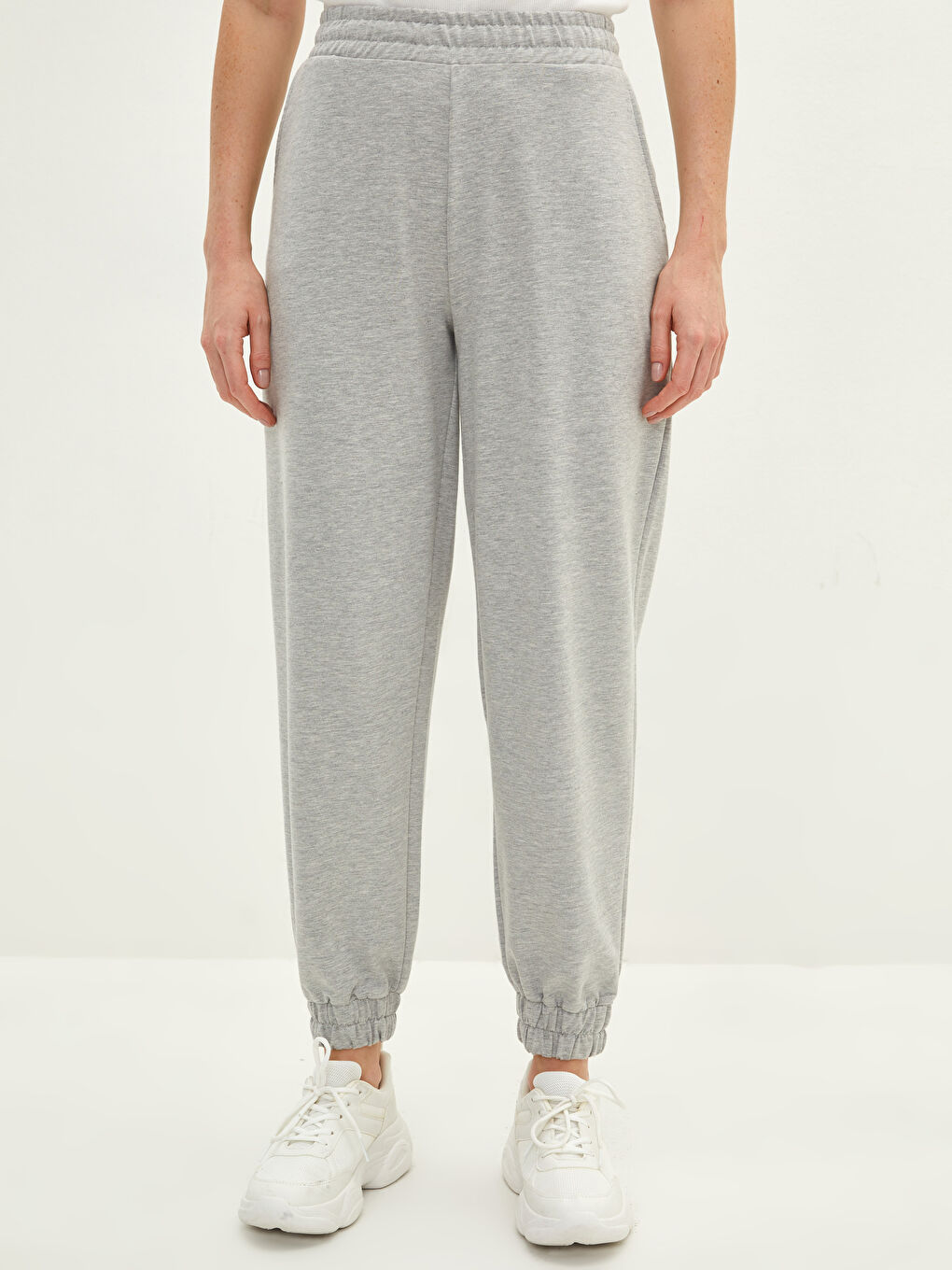 Gri Beli Lastikli Düz Cep Detaylı Kadın Jogger Eşofman Altı-2