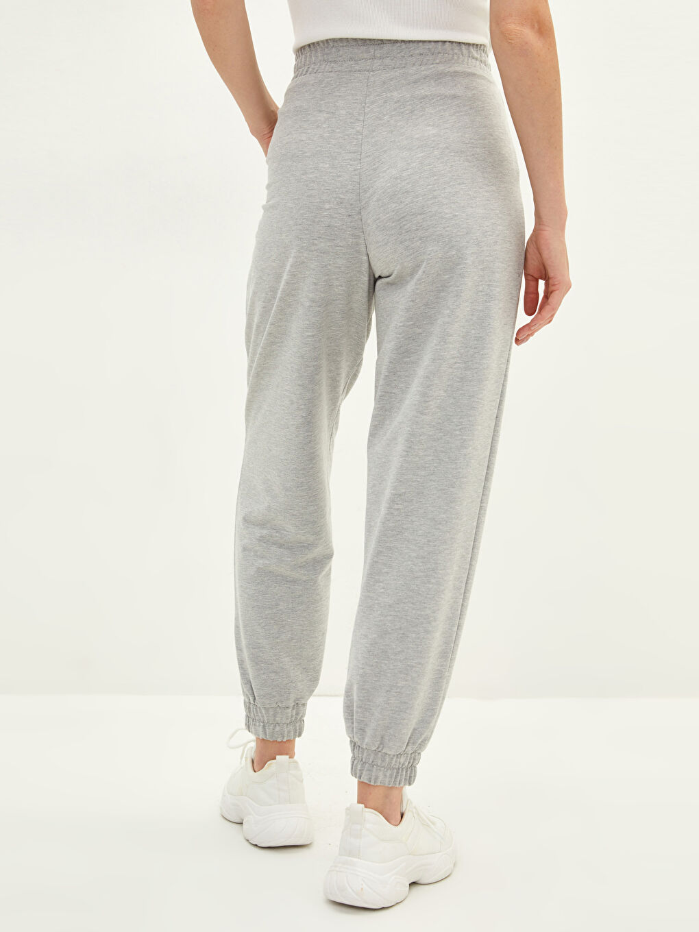 Gri Beli Lastikli Düz Cep Detaylı Kadın Jogger Eşofman Altı-4