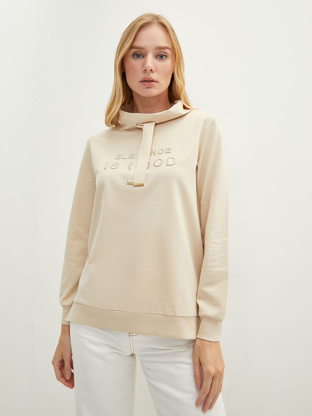 Bej Dökümlü Yaka Nakışlı Uzun Kollu Kadın Sweatshirt