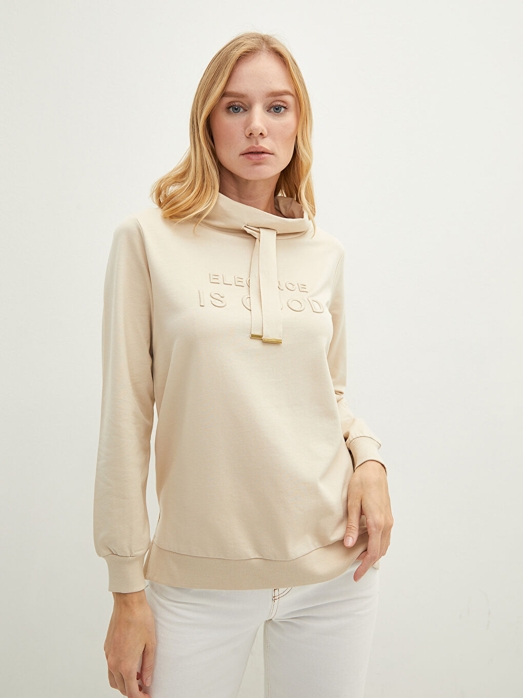 Bej Dökümlü Yaka Nakışlı Uzun Kollu Kadın Sweatshirt-2